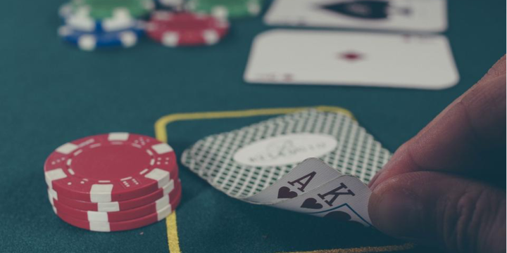 Beyond Texas Hold’em: Lesser-Known Online Poker Variants
